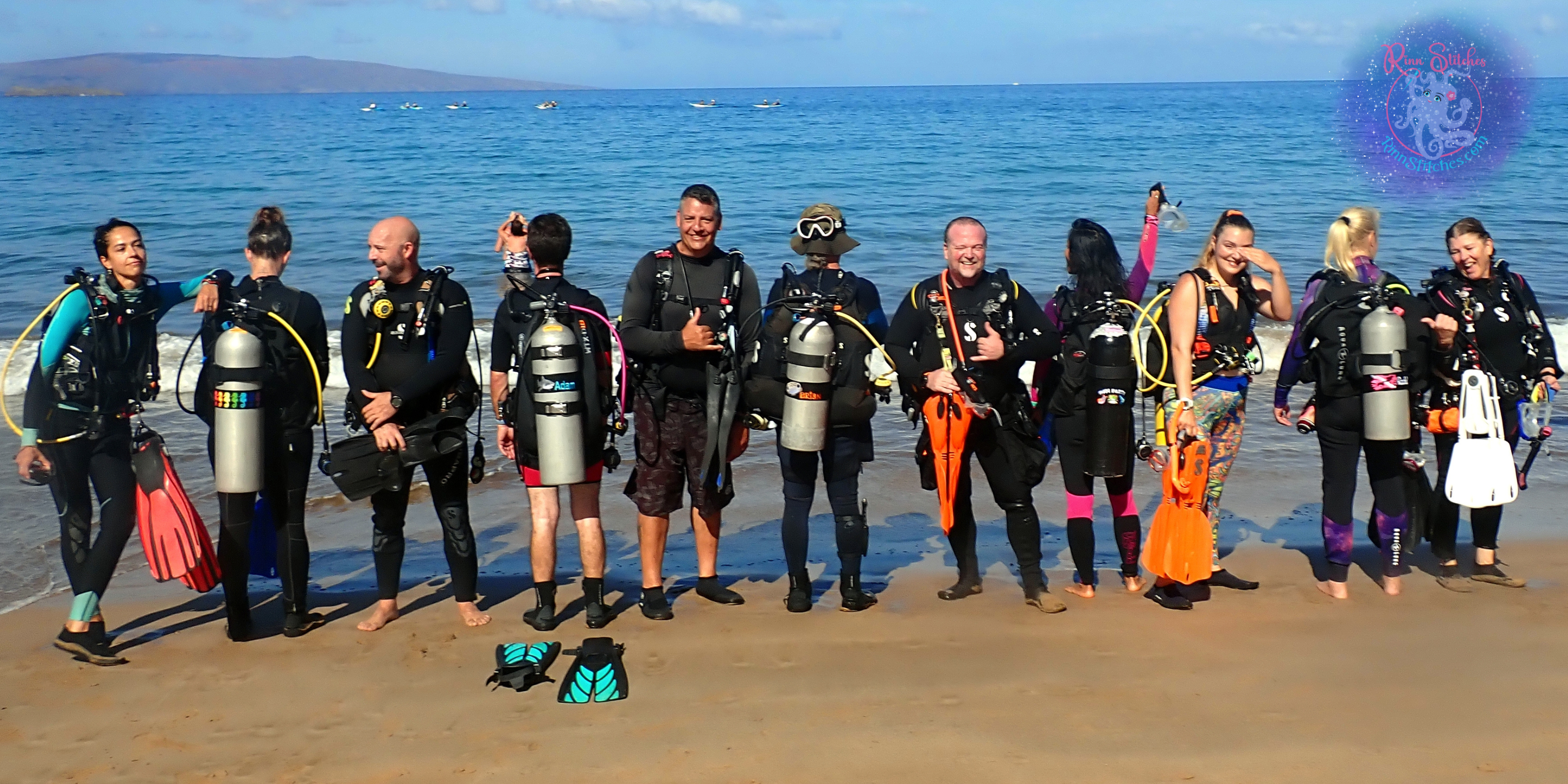 Divers on Ulua beach in Maui, Hawaii with Rinn Stitches Tank Bands & BCD Tags ready to go diving!
